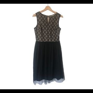 MAGGY LONDON - black/beige dress - Size 6